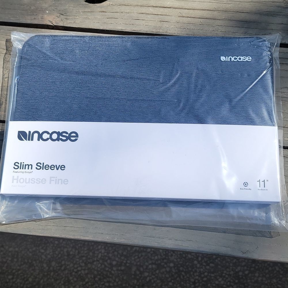 NIB- Incipio Slim Sleeve fits 11" MacBook Air or similar